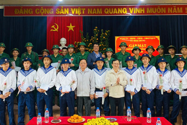 Bình Trung tổ chức gặp mặt thanh niên lên đường nhập ngũ năm 2025